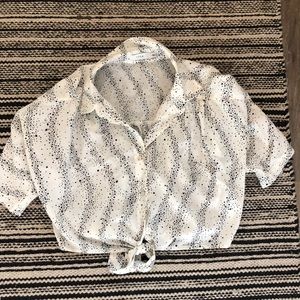Crop tie star shirt